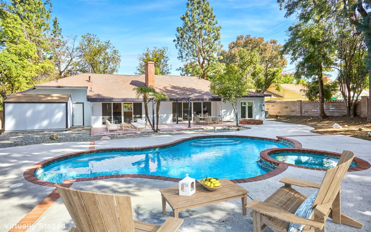 23110 Mulholland Dr