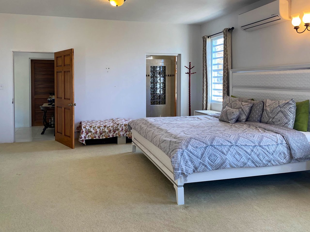 192 Penthouse Three Bedroom Apartment in Belle Vue