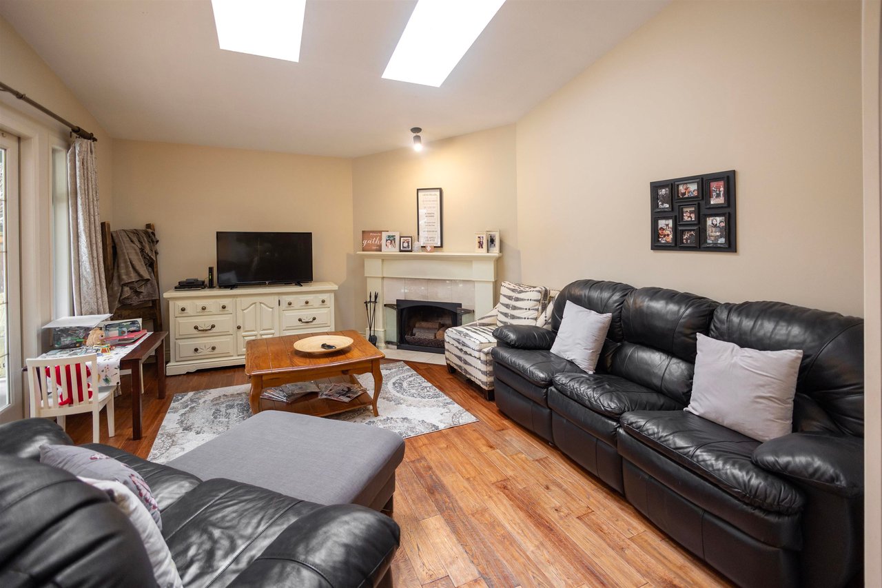 4974 54 St