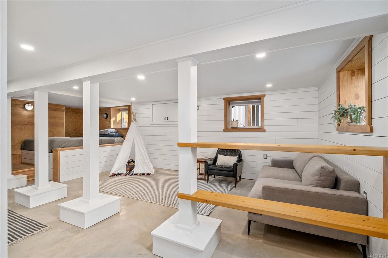 2632 Fernwood Rd