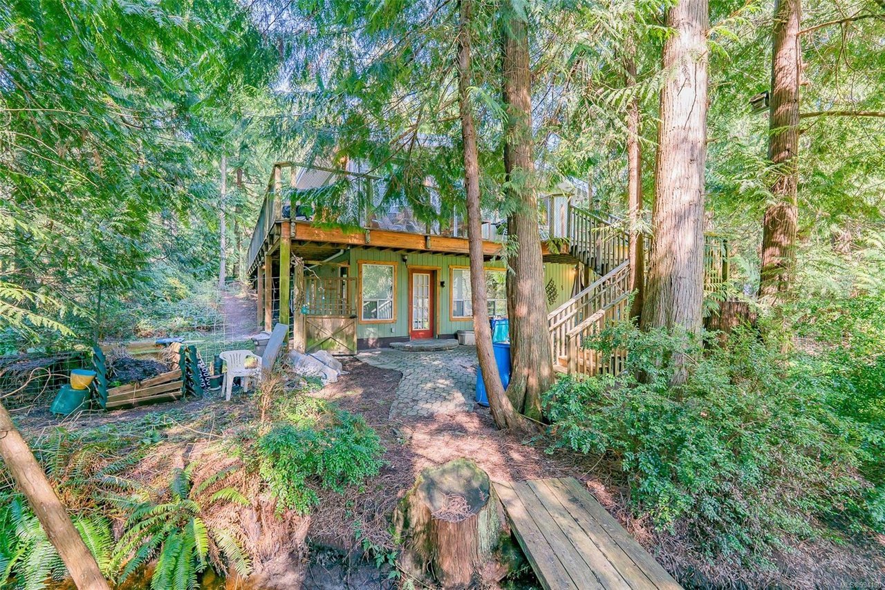 447 Berg Rd
