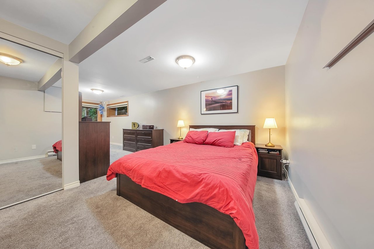 1650 Deep Cove Rd