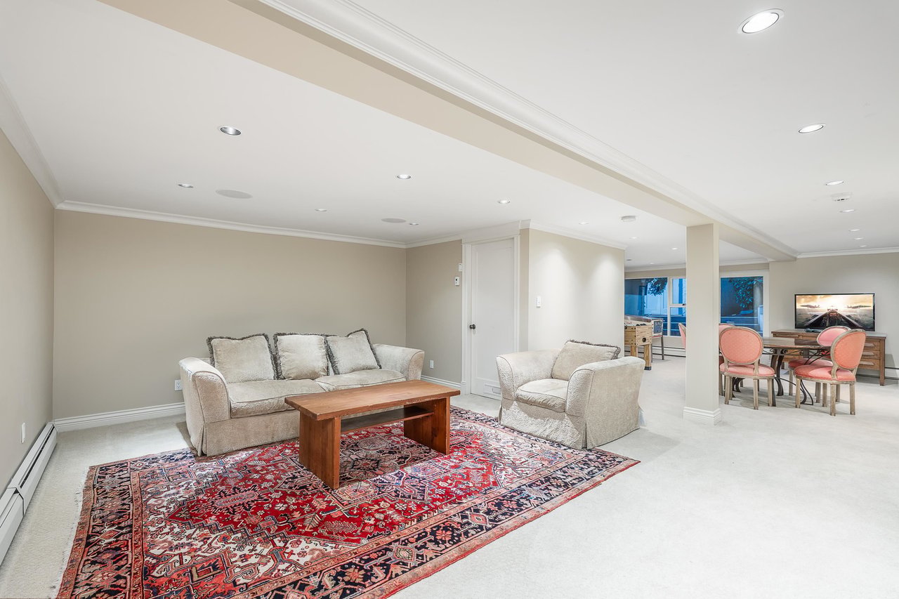2716 W 49th Ave