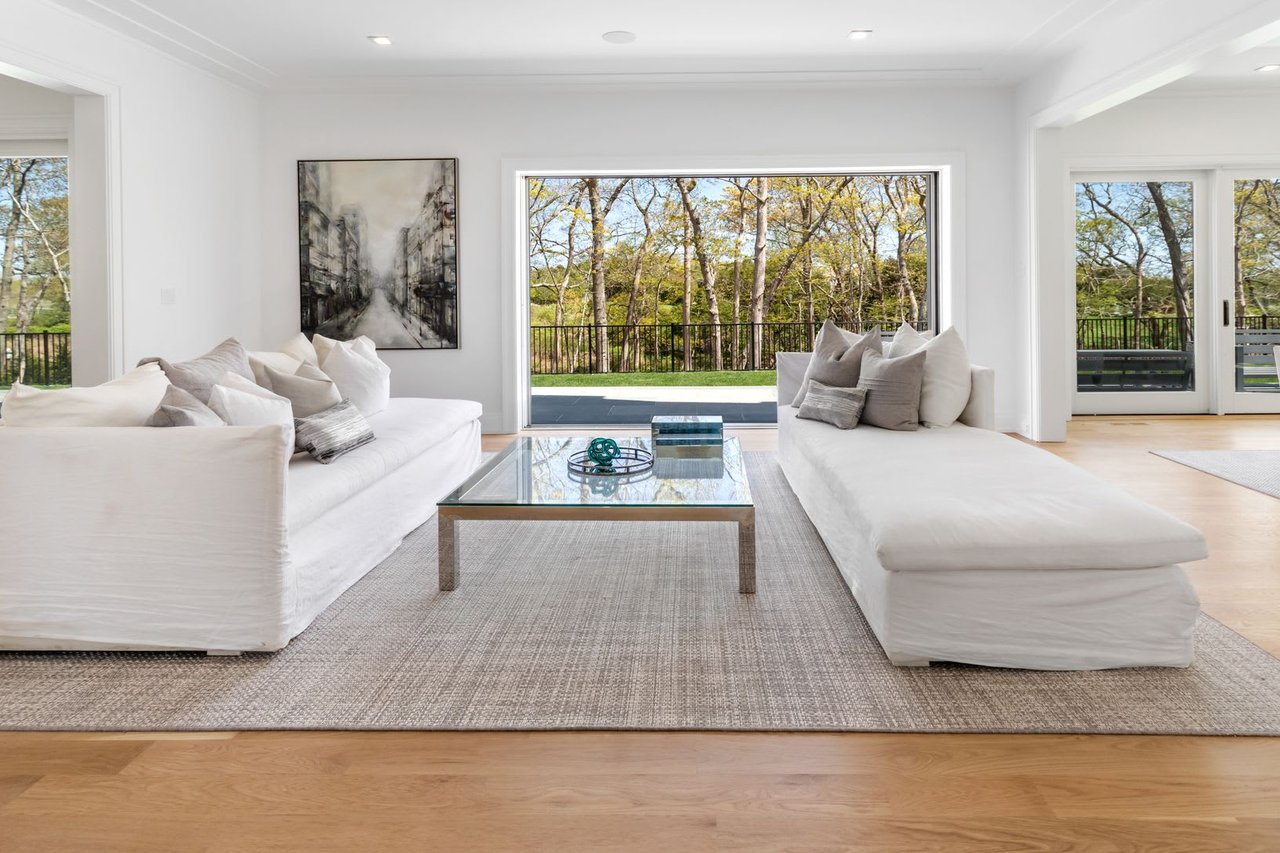 810 Edge of Woods, Water Mill