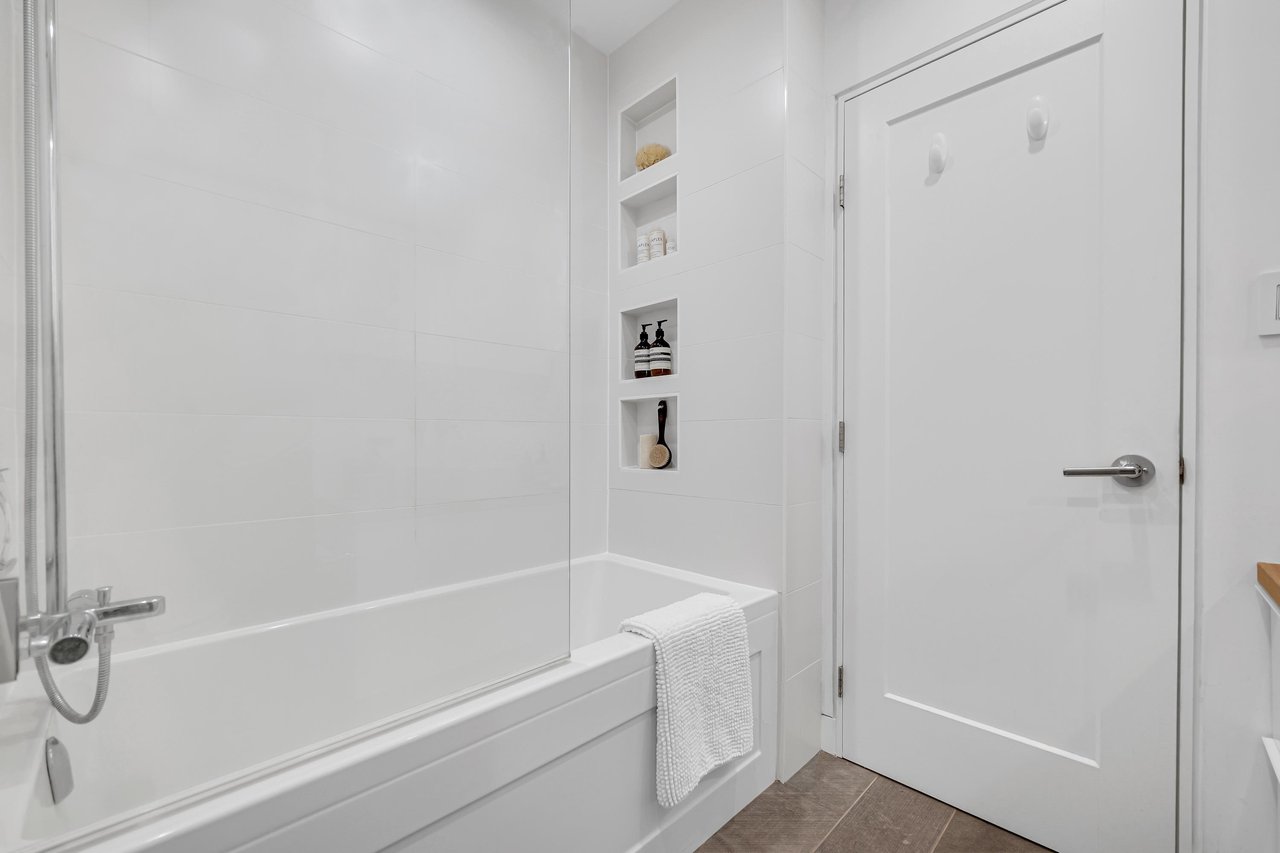 2554 Jura Cres
