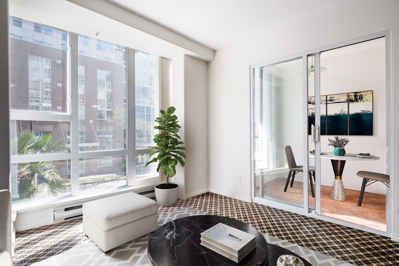 208-910 Beach Avenue, Vancouver