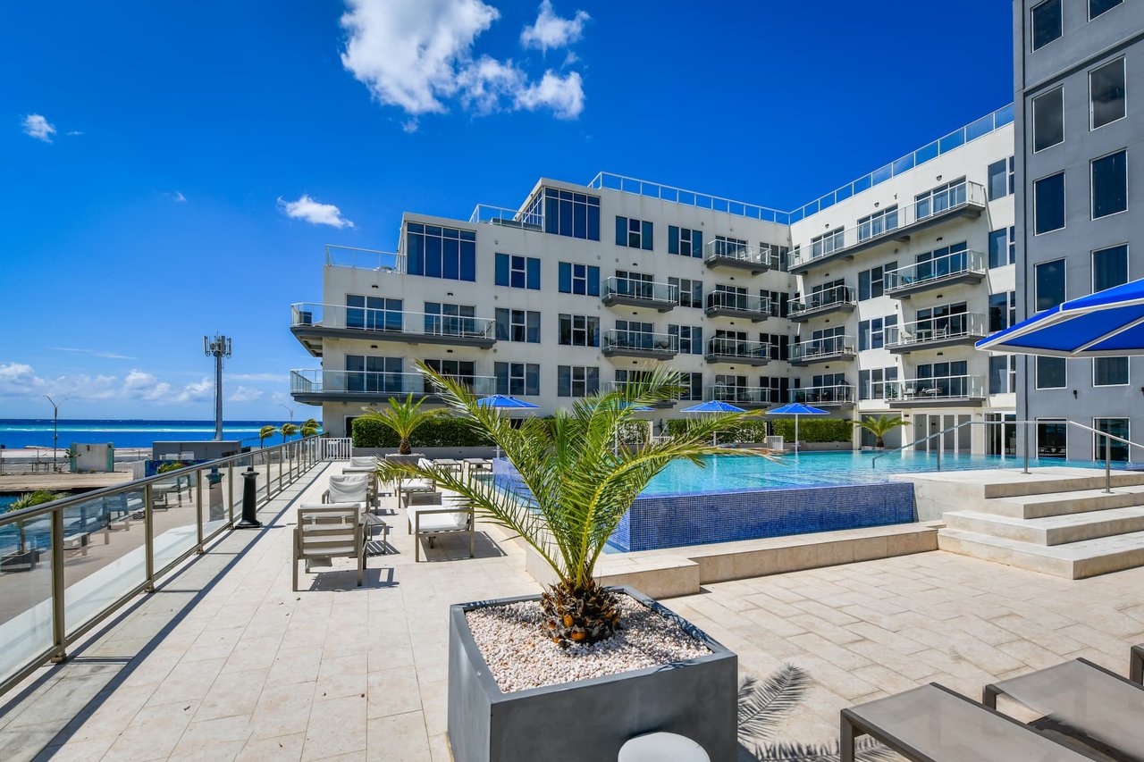 Harbour House 602 S