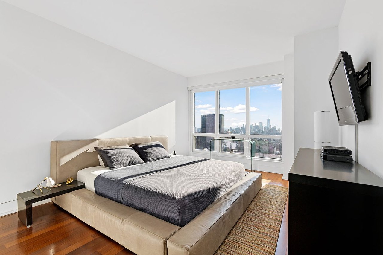 350 W 42nd St, #58F