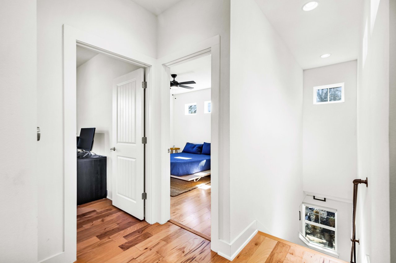 1604 JJ Seabrook #B