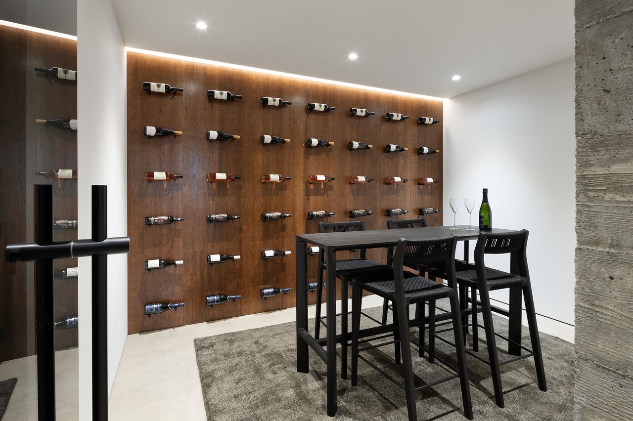 3565 Falcon Cres