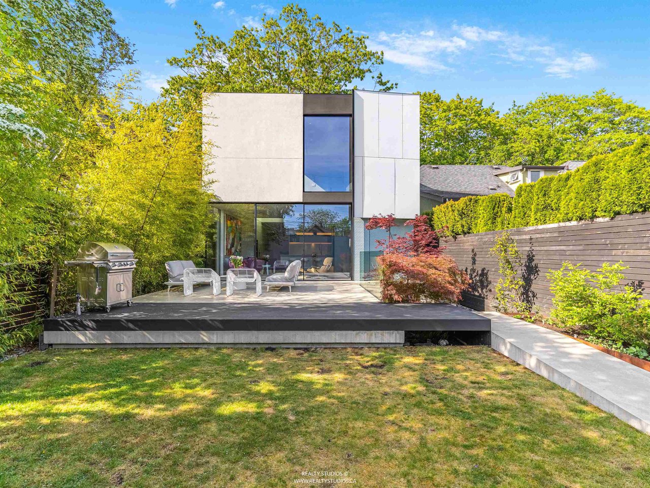 366 W 22nd Ave