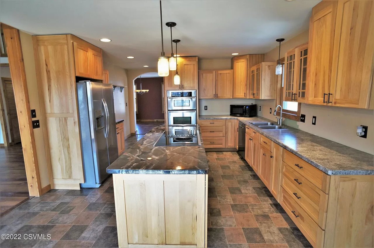 628 Schoolhouse Rd