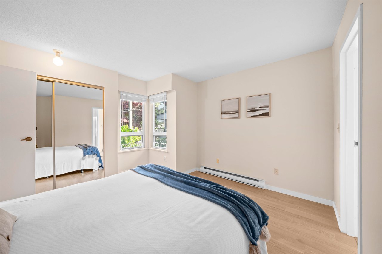 303-2410 Cornwall Ave