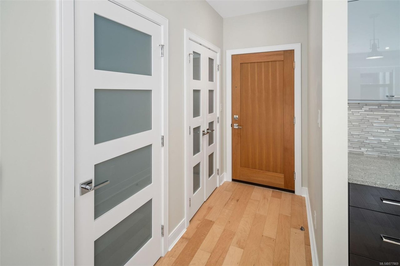 N212-1105 Pandora Ave