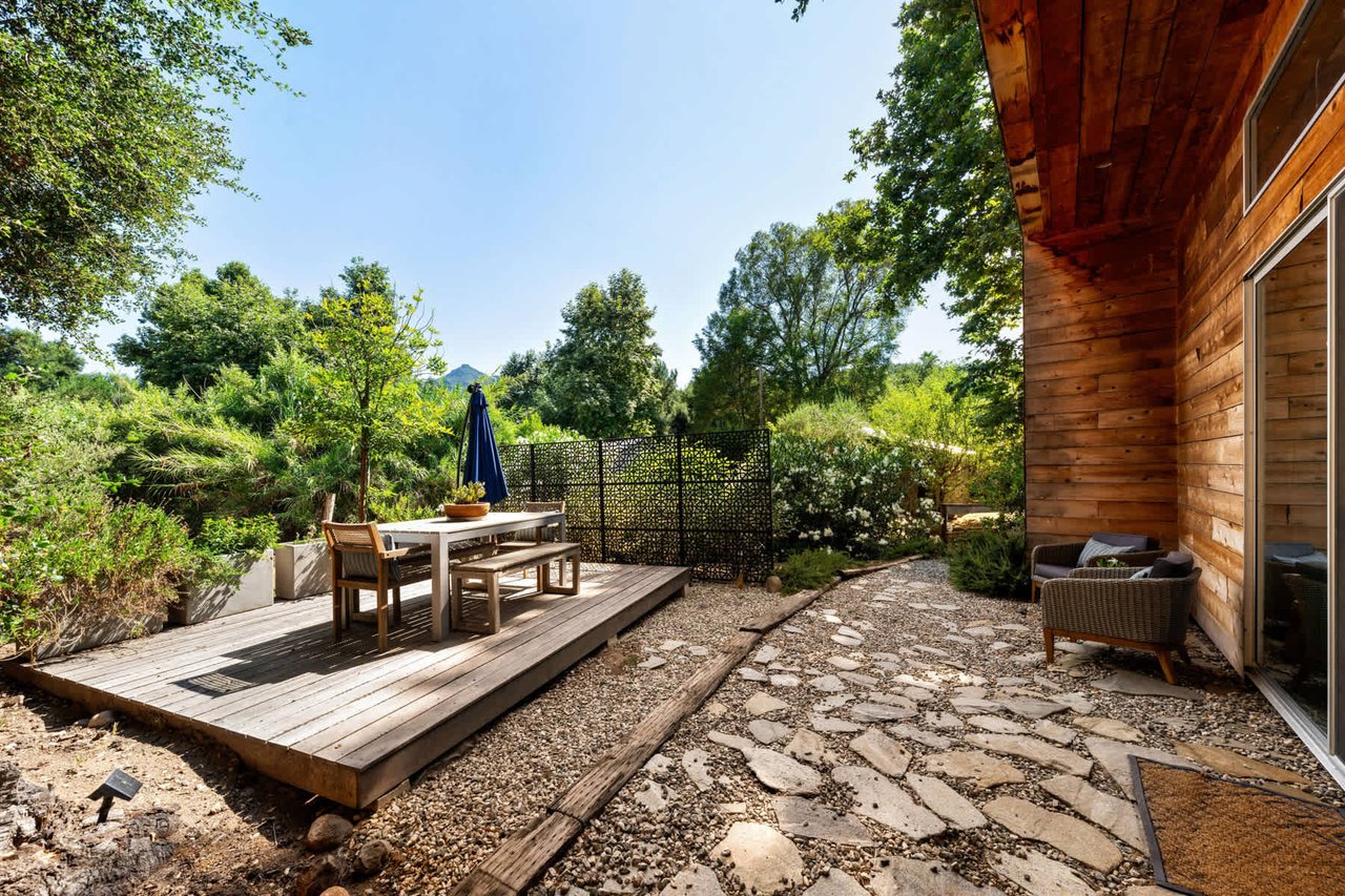 1518 Valley Drive, Topanga