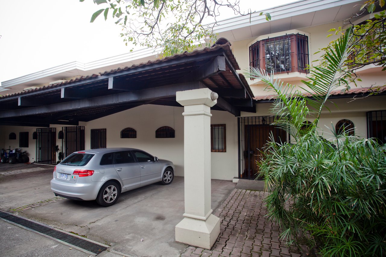 Remodeled Garden Townhome, Escazu, San Jose