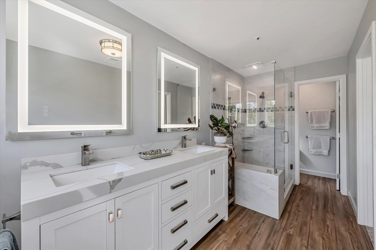 17 Crystal Creek Ct
