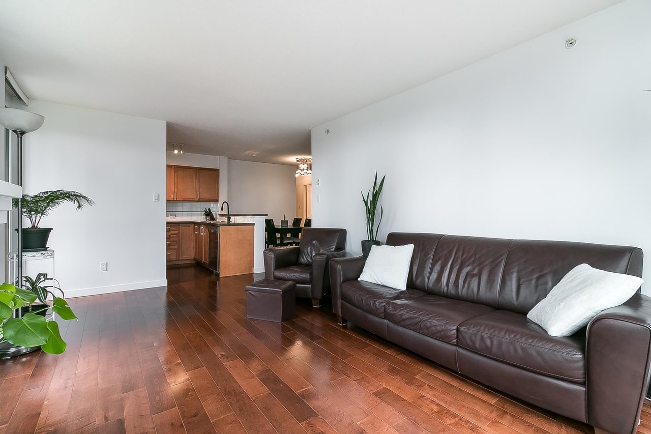 504-4388 Buchanan St