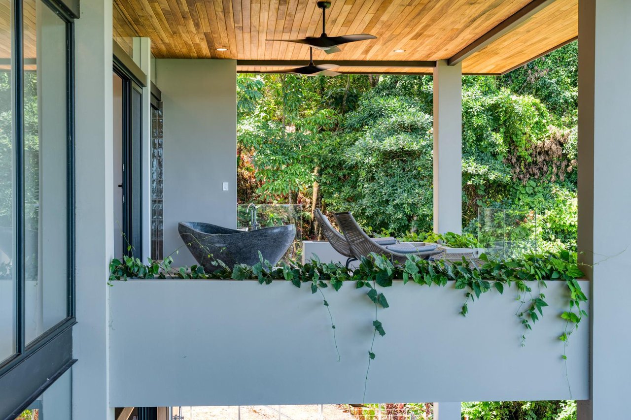 Secluded Tropical Modern Estate, Dominical, Puntarenas