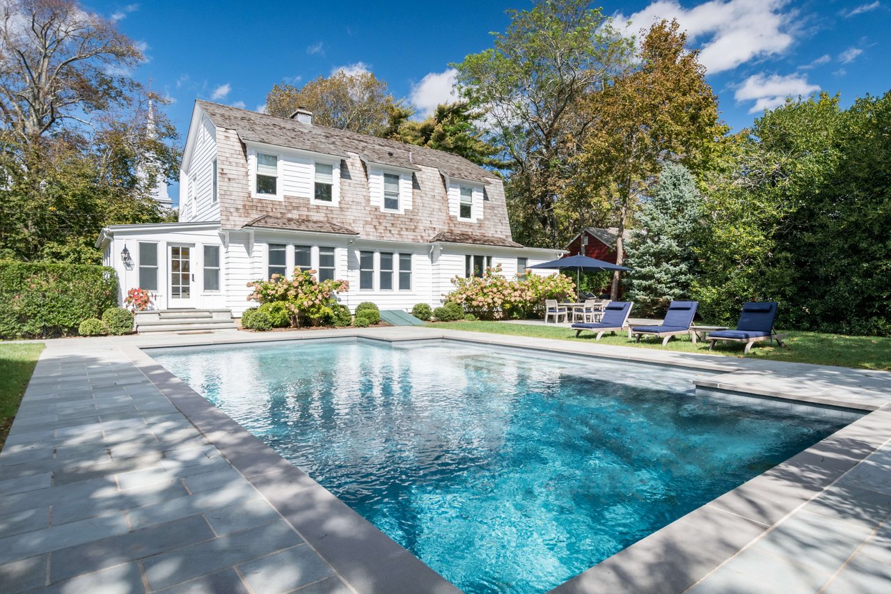 GAMBREL-STYLE GEM IN SOUTH LOCATION