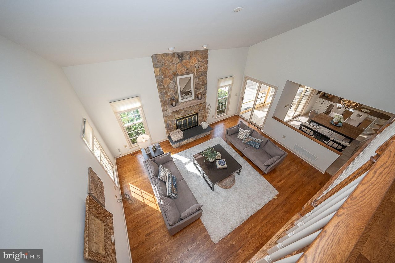 25 Autumn Hill Ln