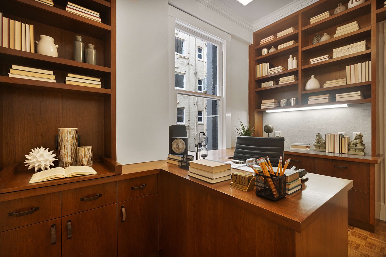 Grand New York-Style Condominium at 840 Powell