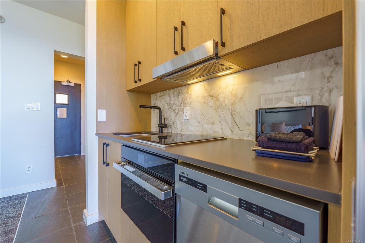 1402-596 Marine Dr