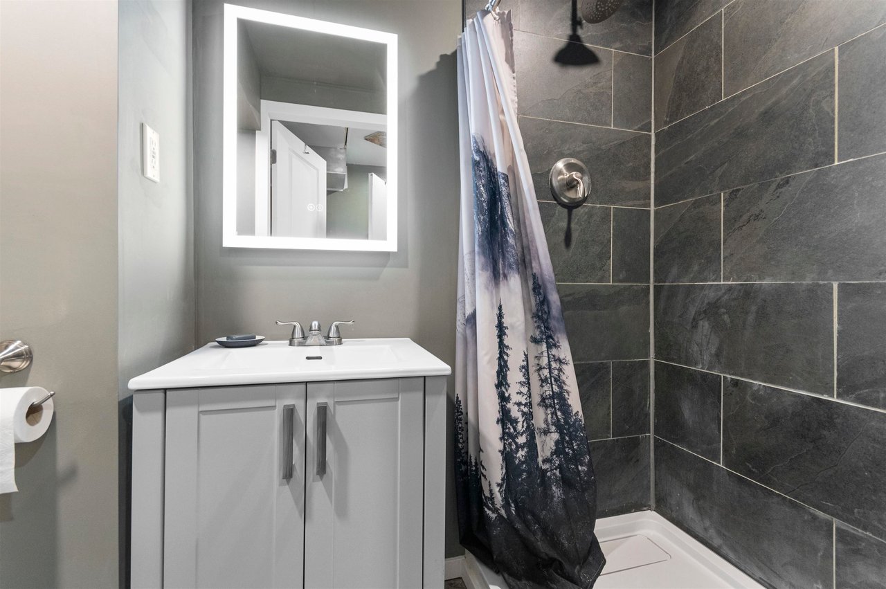 32378 Grebe Cres