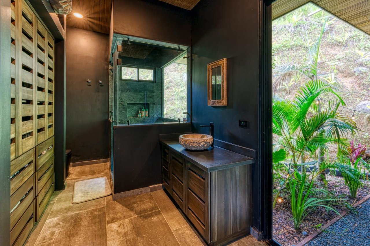 3 Bedroom Ocean View Estate