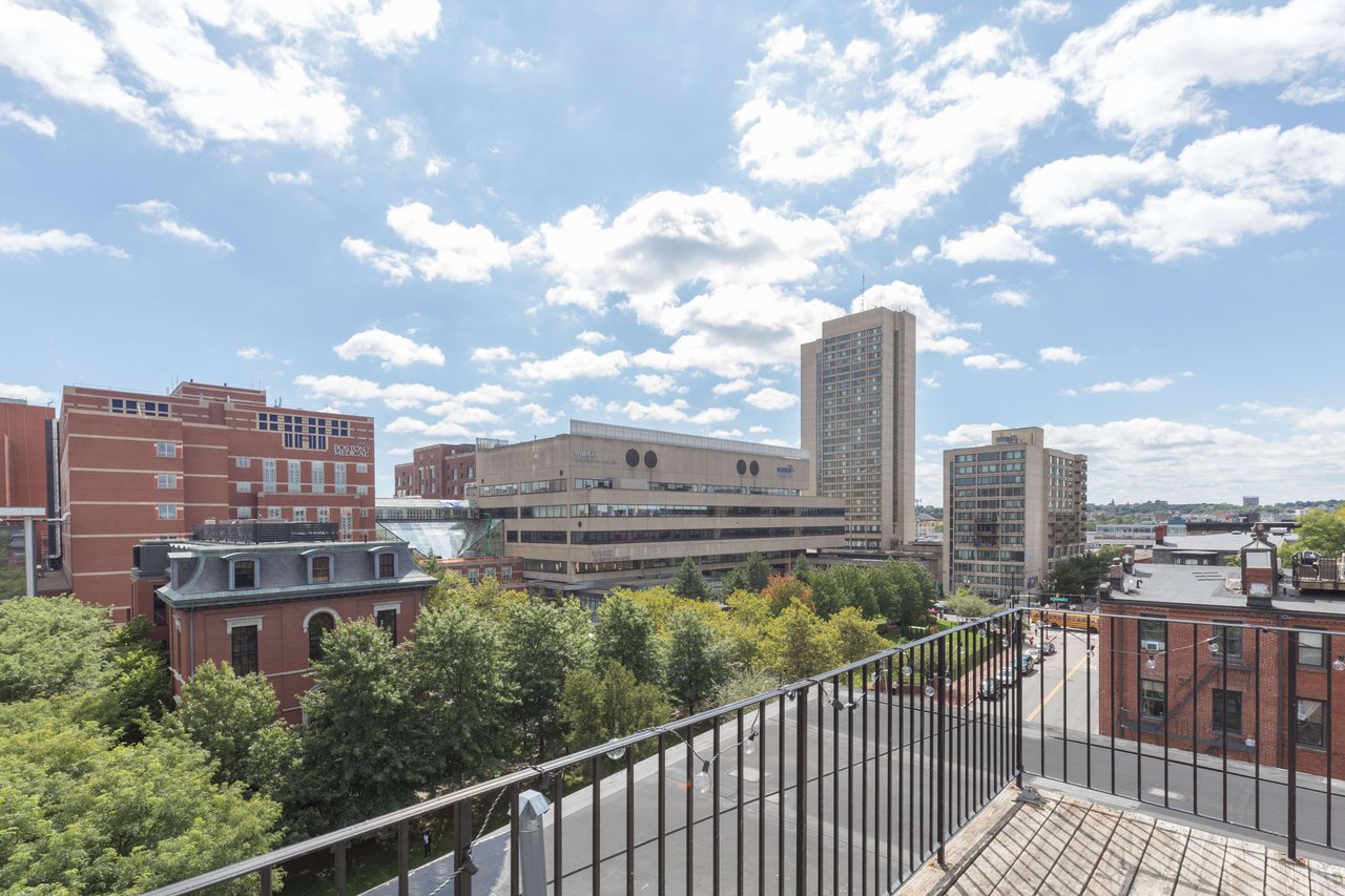 Worcester Square - 2 bed 2 bath with Private Roof Deck and Laundry! July 1 or 15! 