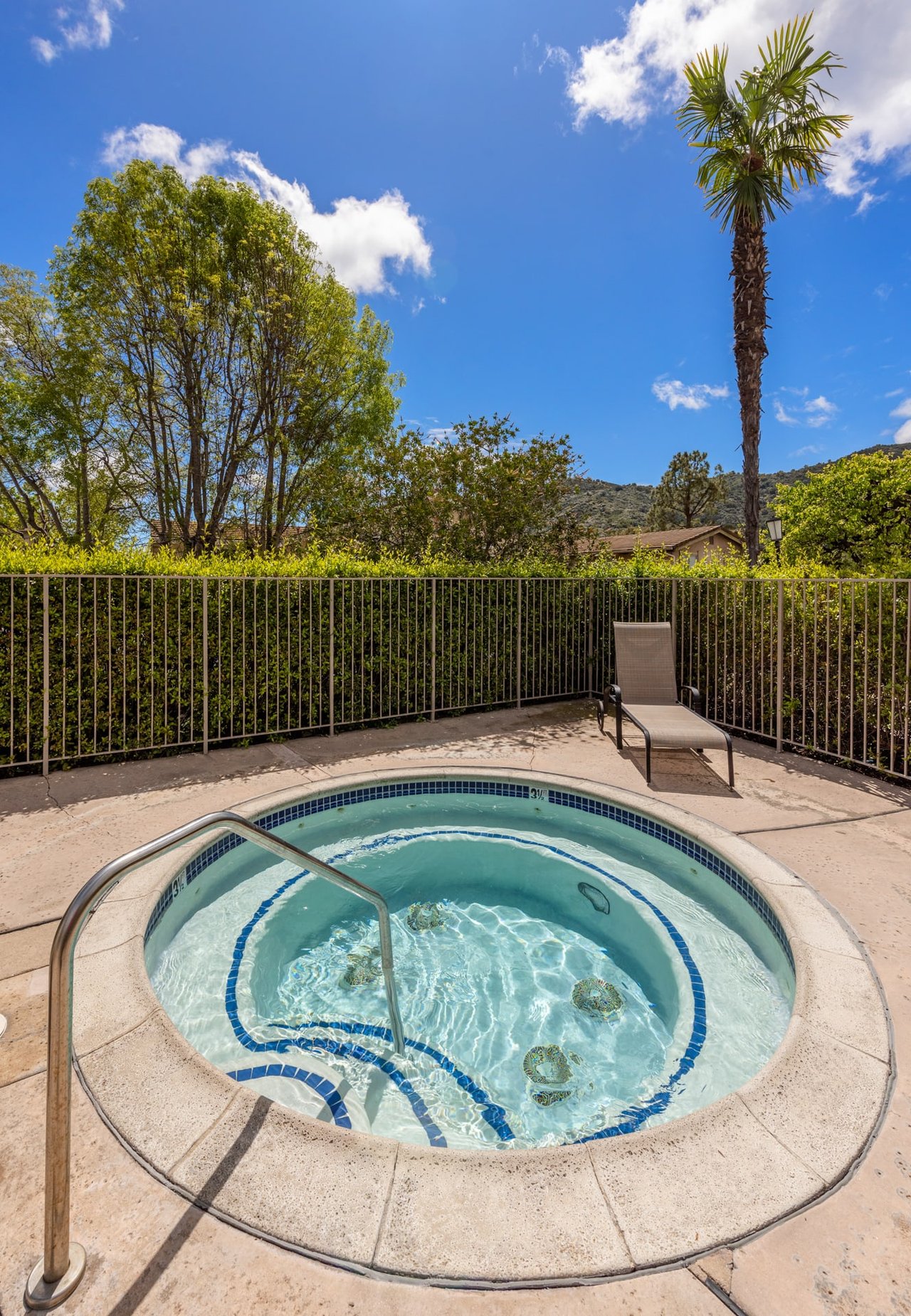 17098 Palisades Cir