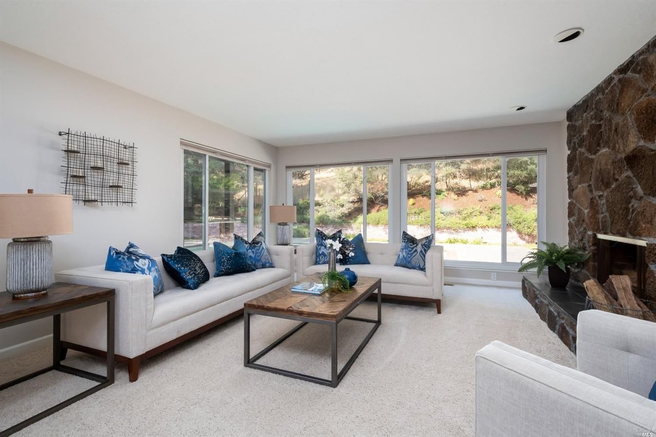 34 Carnoustie Dr