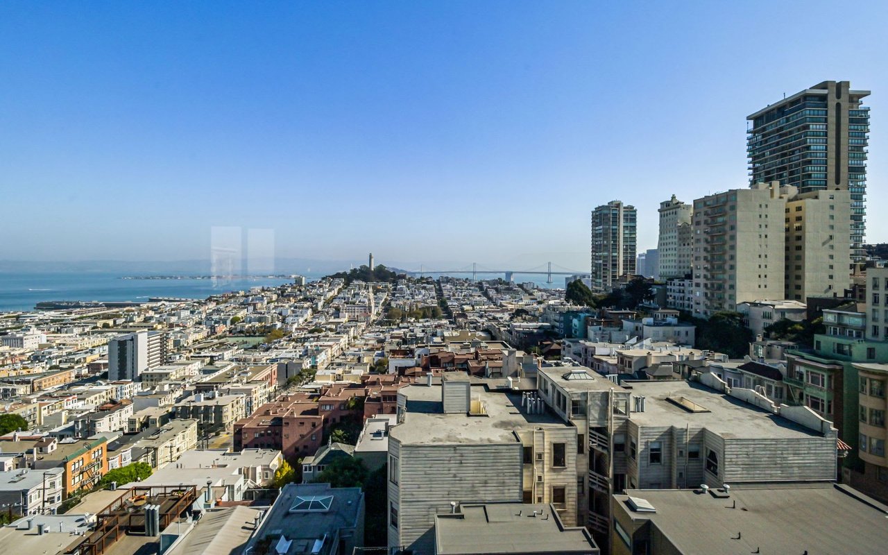  Prestigious Half Floor Apartment on Russian Hill
