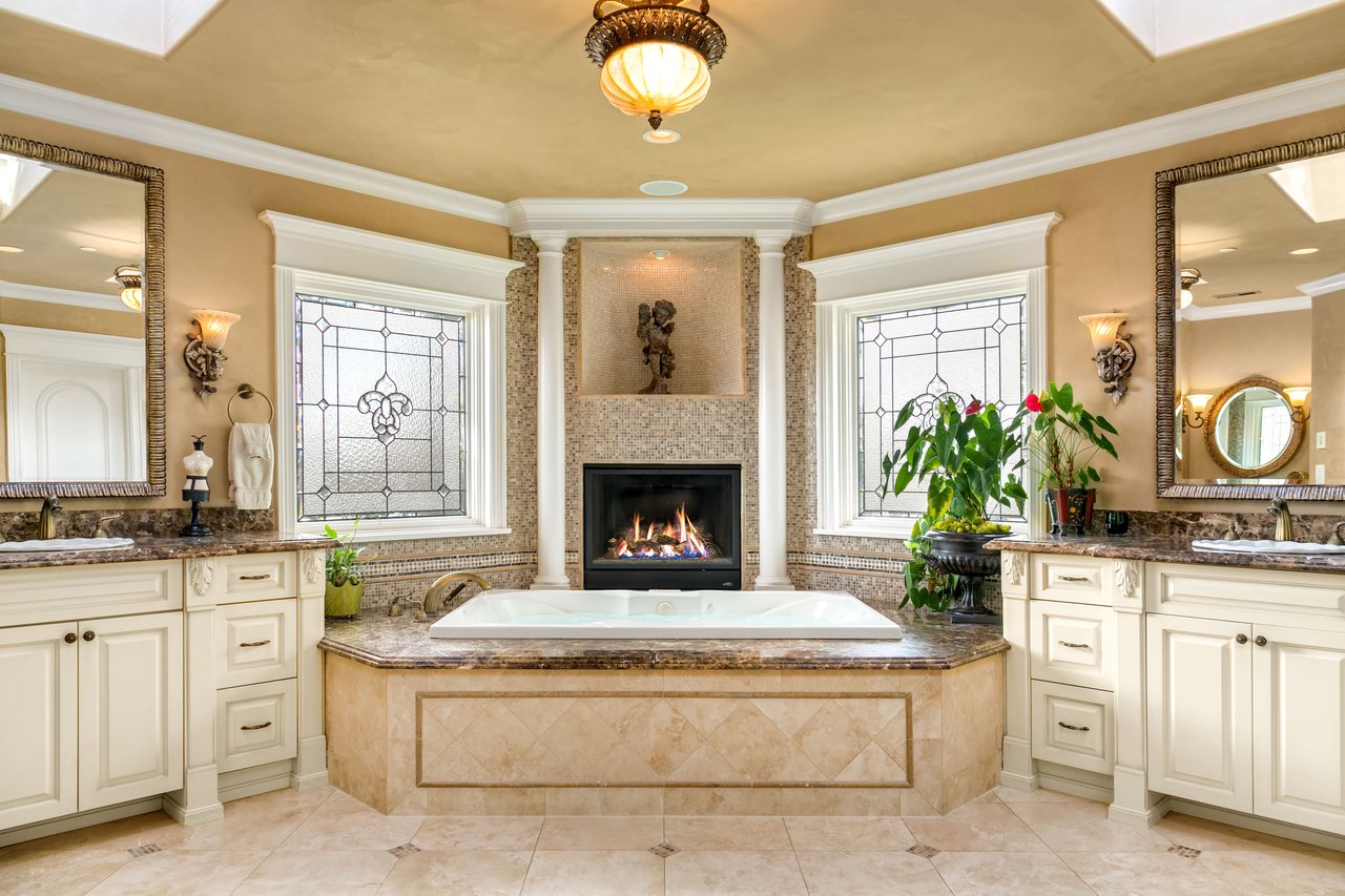 Clyde Hill Villa 
