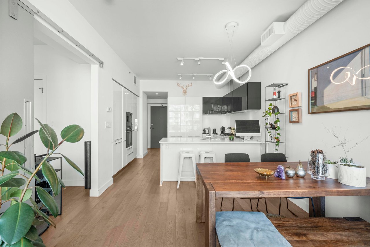 311-108 E 1st Ave