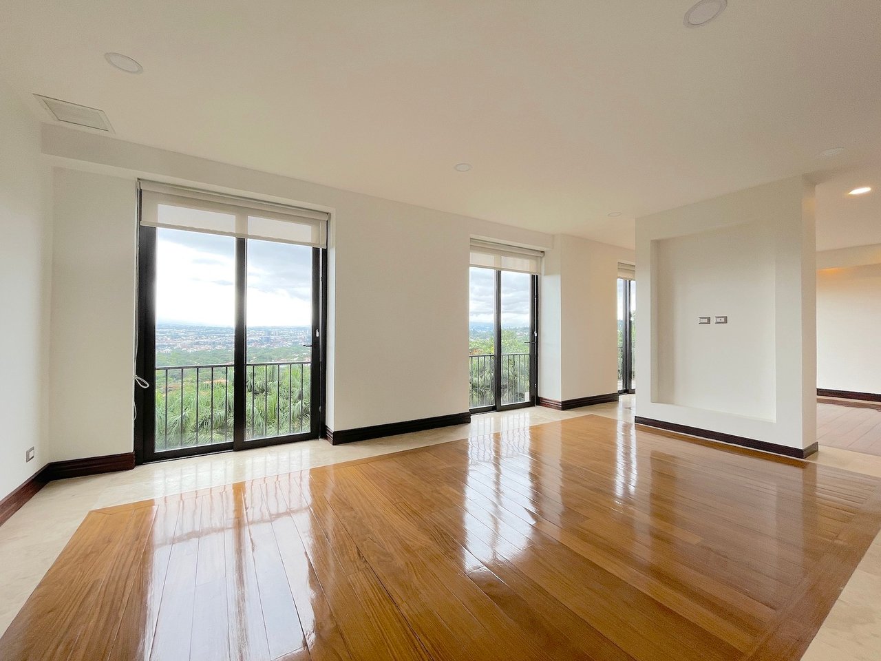 Panoramic Skyline View Condo, Escazu, San Jose