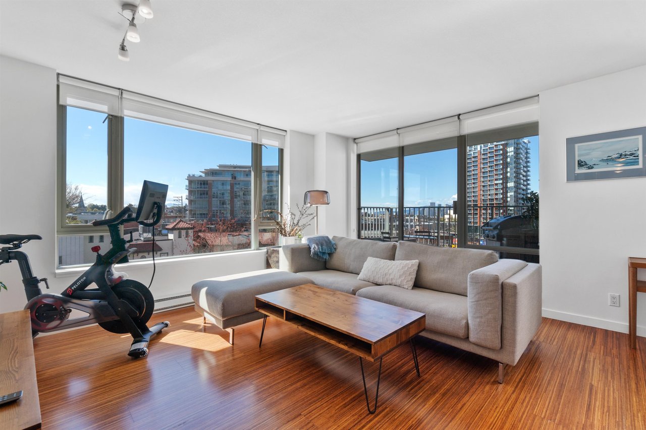 509-328 E 11th Ave