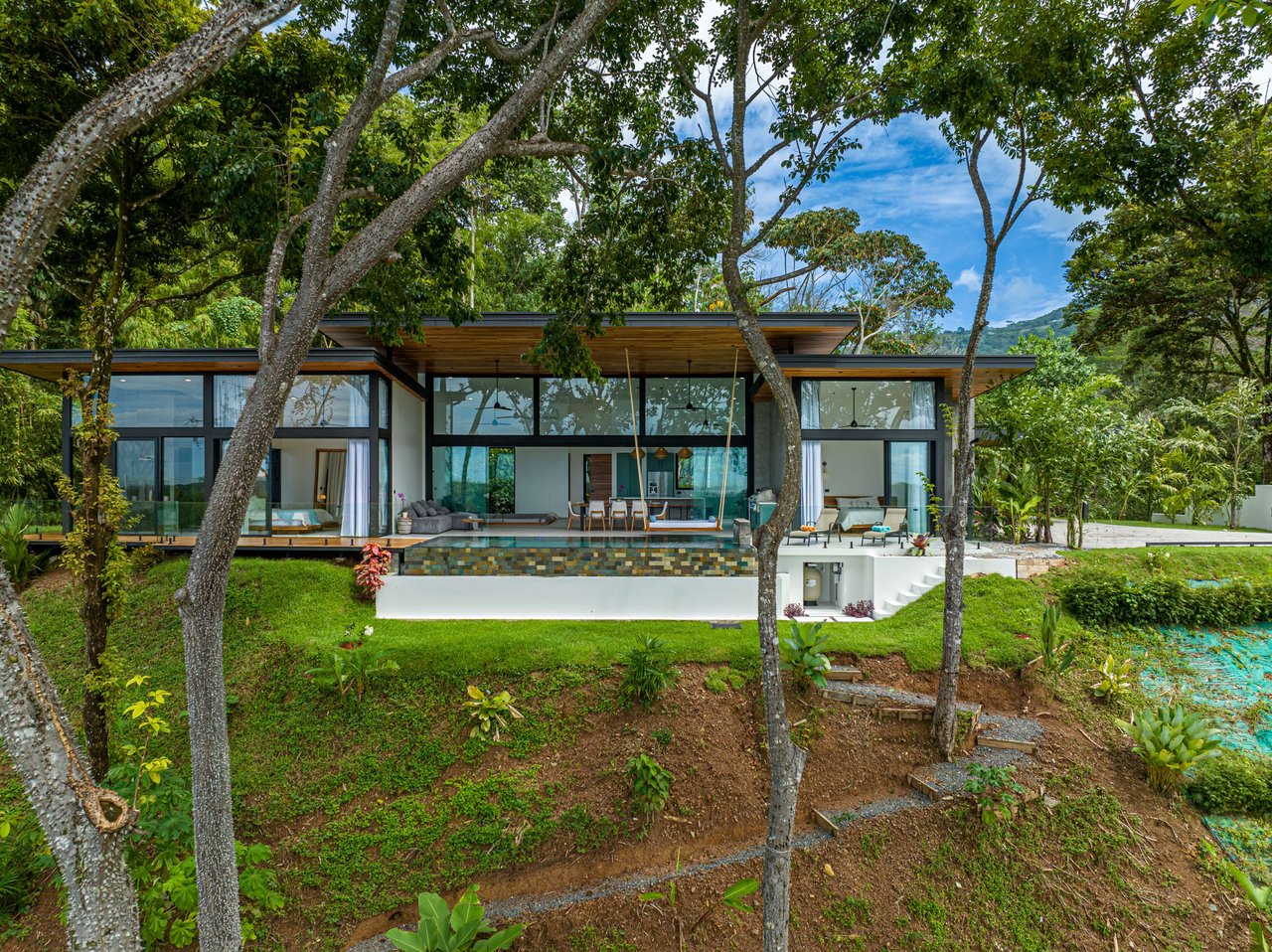 Villa Bromelia, Luxury Home with Panoramic Views