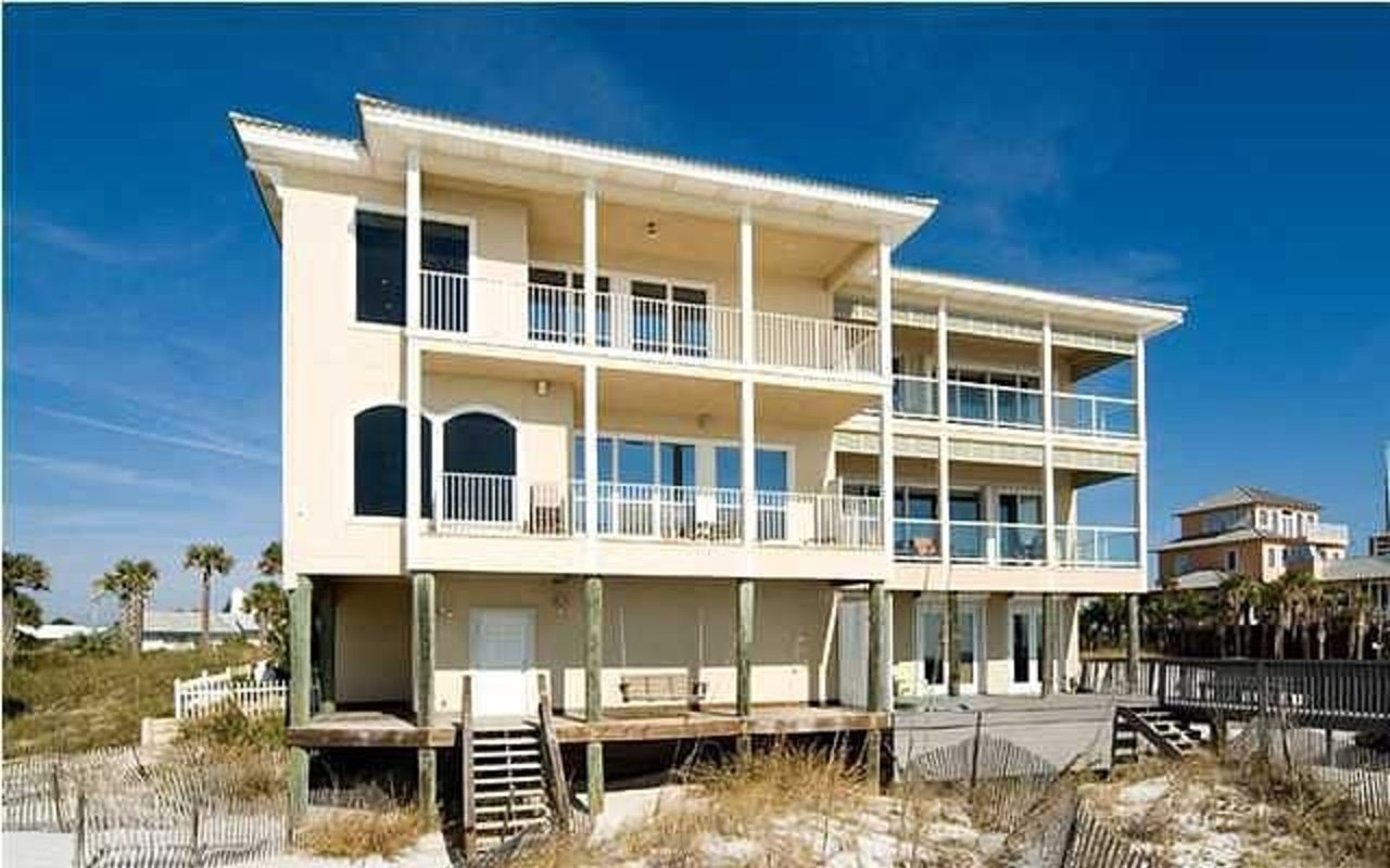 128 Beach Dr W