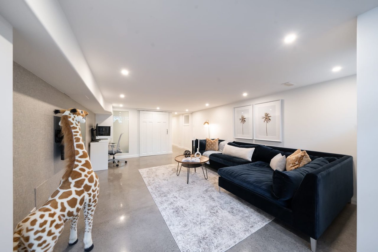 38 Richard Ave 