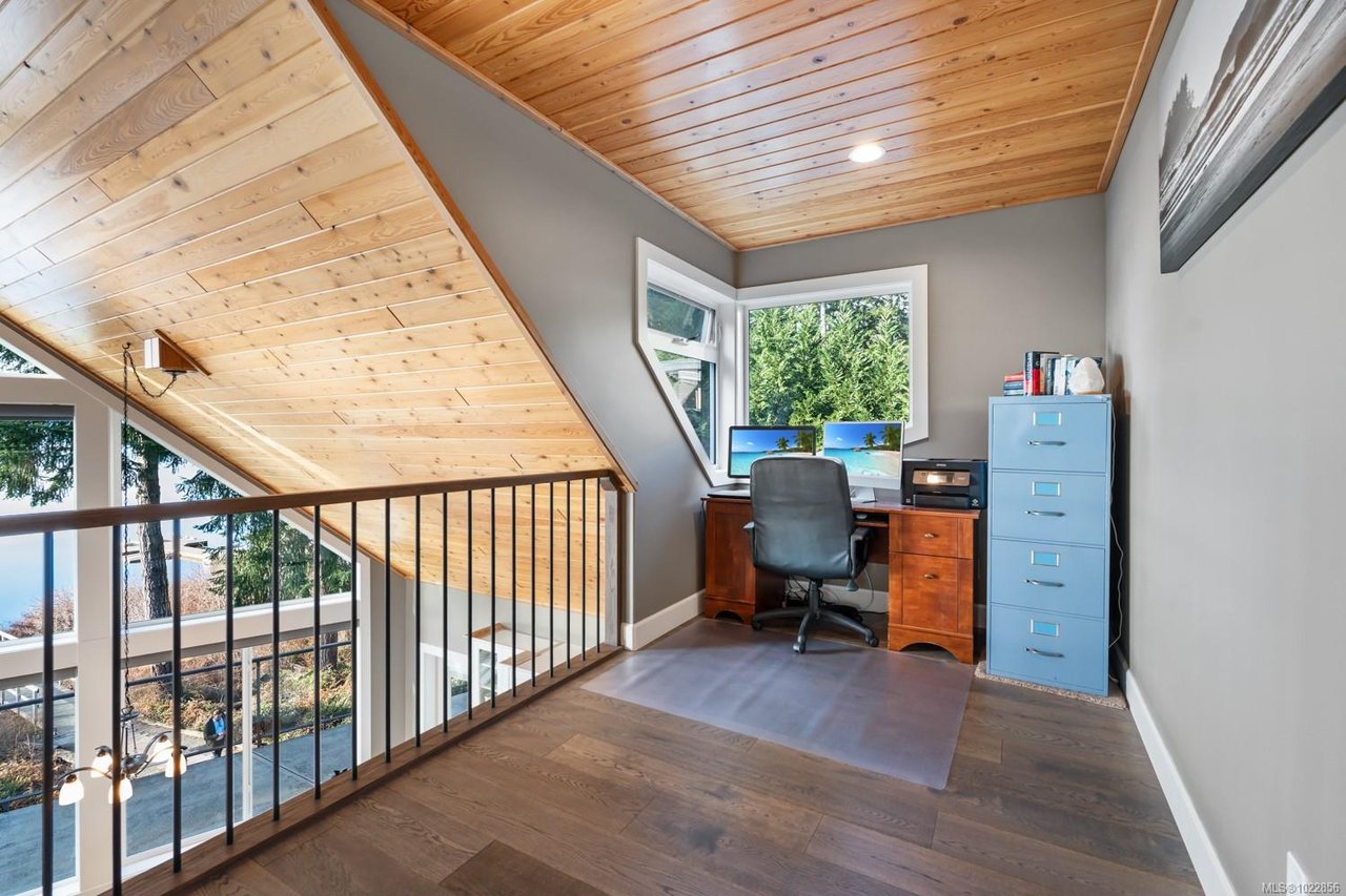 7364 Lakefront Dr, Lake Cowichan