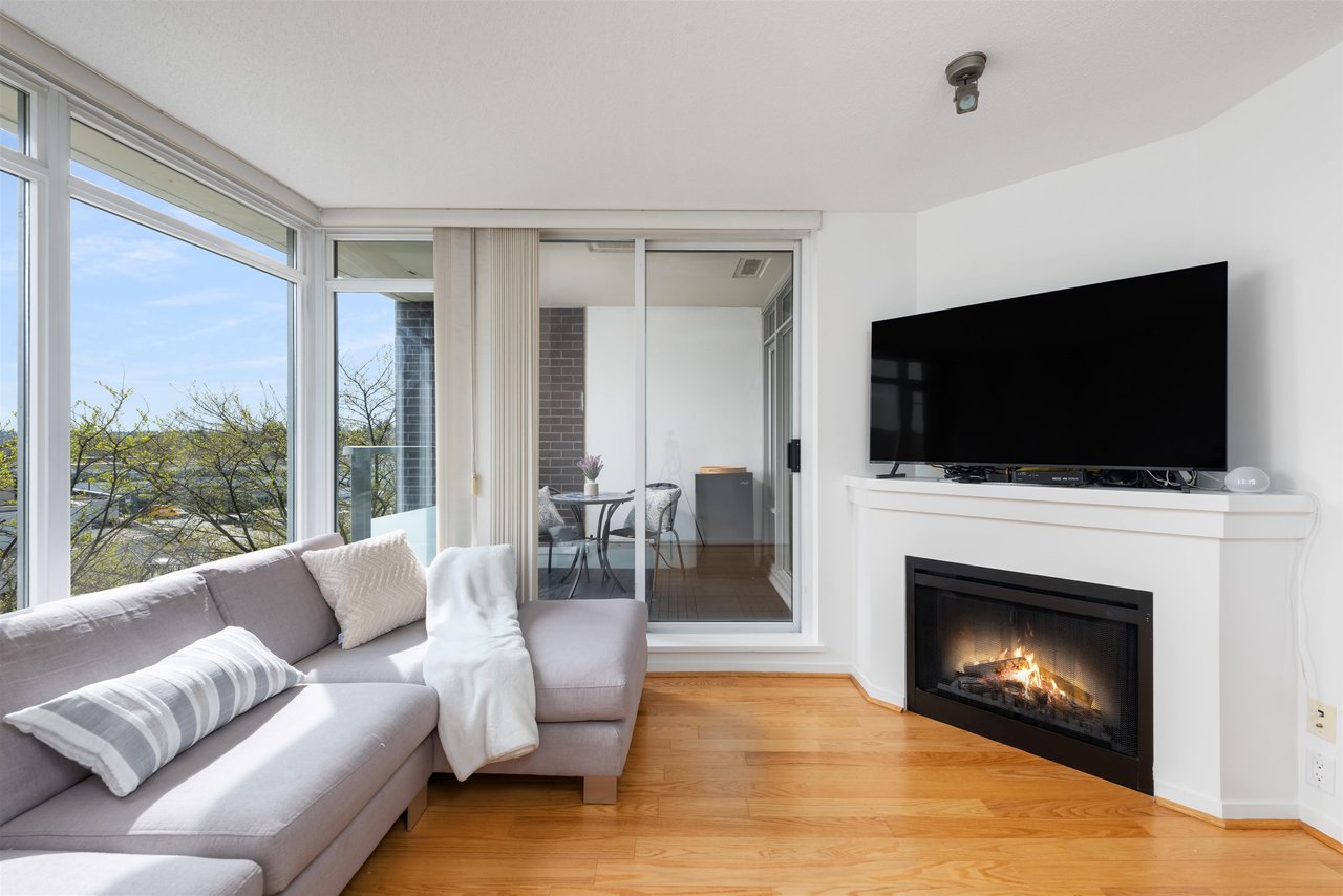 206-2133 Douglas Rd