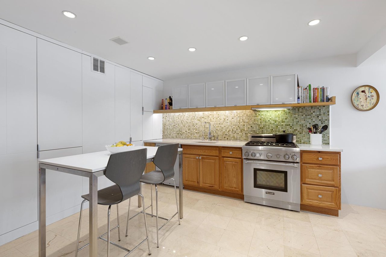 420 East 64th Street, Apt W-10FG
