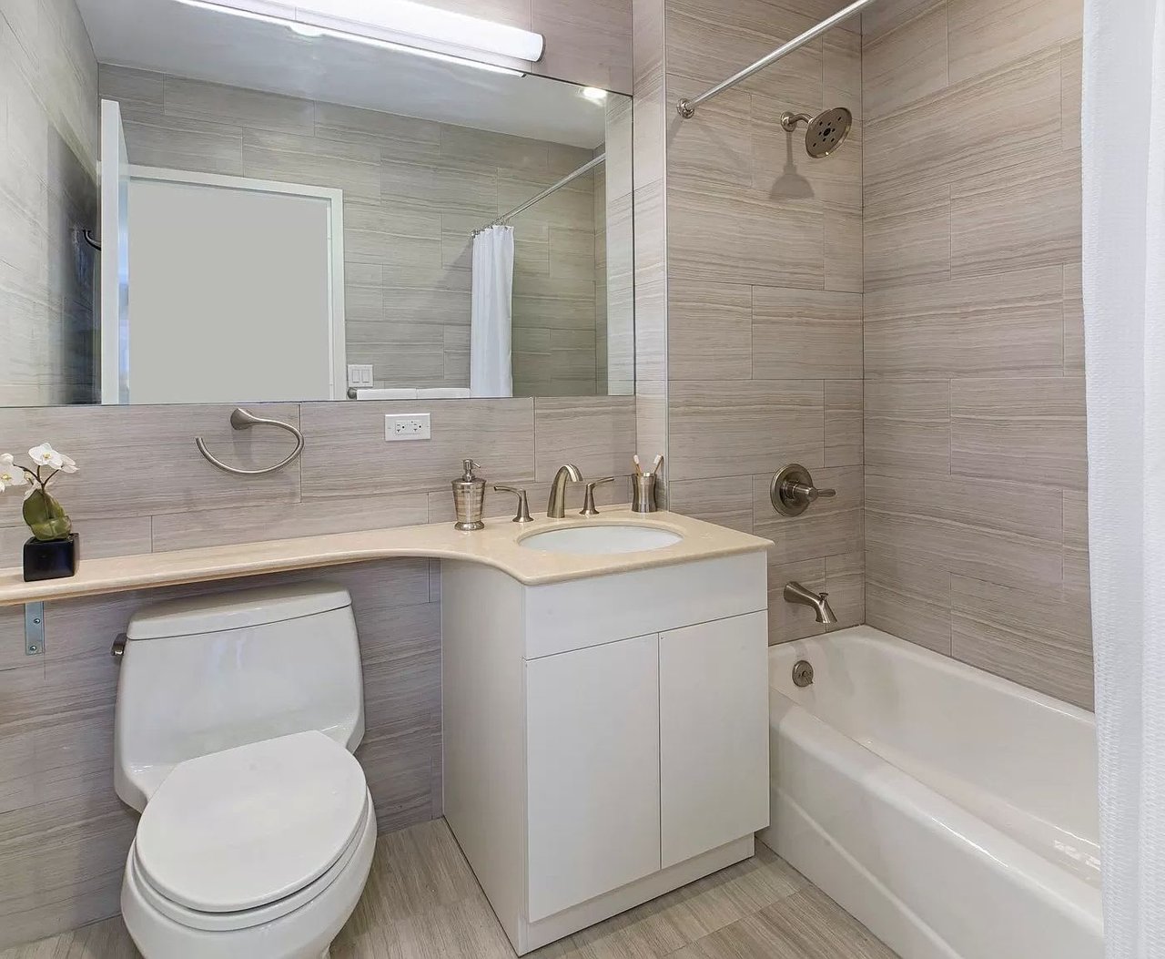 171 Henry St, #4C