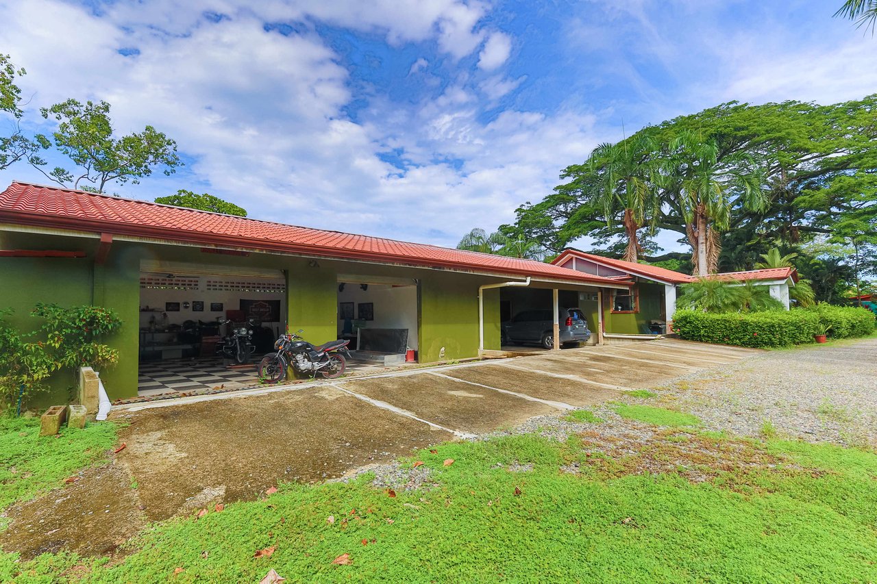 La Casona, 5 BDR Home Close To Quepos Town 