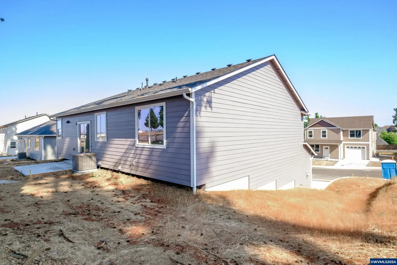 709 NW George Ct