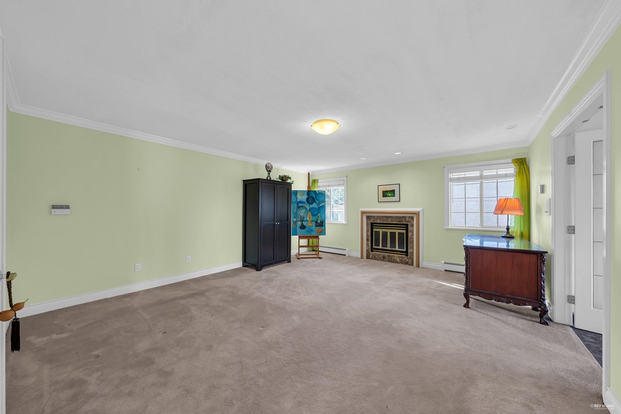 8075 Reigate Rd