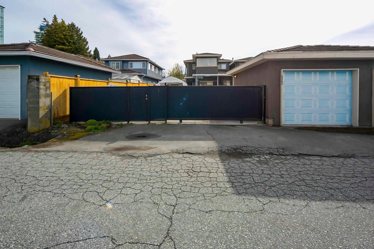 6963 Nelson Ave