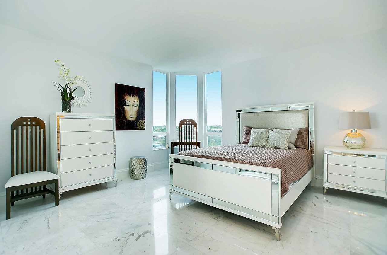 1073 Hillsboro Mile, #5N