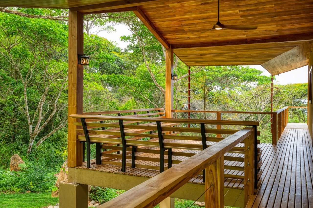 New 4 Bedroom Ocean View in Escalares